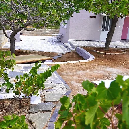 Figs & Grapes * Cosy Small House * Marmari * South Evia בית נופש *
